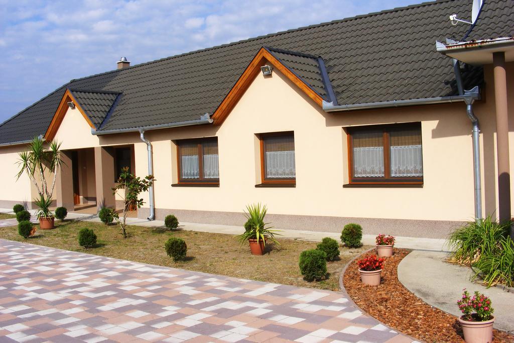 Szerencsecsillag Vendégház Kiskoros Esterno foto