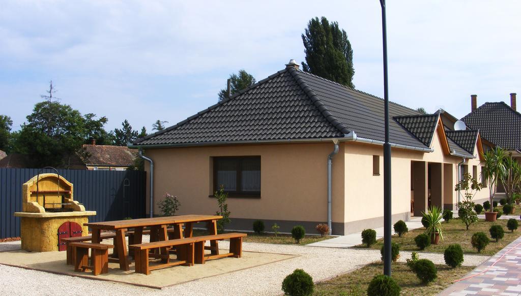 Szerencsecsillag Vendégház Kiskoros Esterno foto
