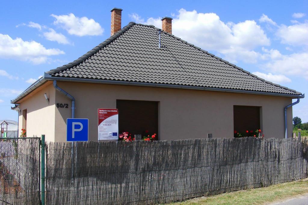 Szerencsecsillag Vendégház Kiskoros Esterno foto