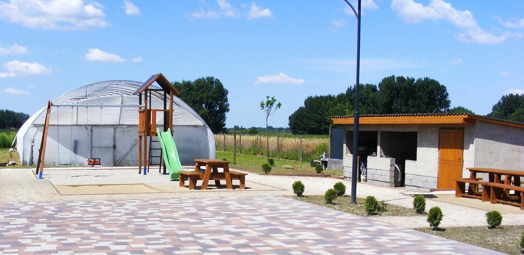 Szerencsecsillag Vendégház Kiskoros Esterno foto