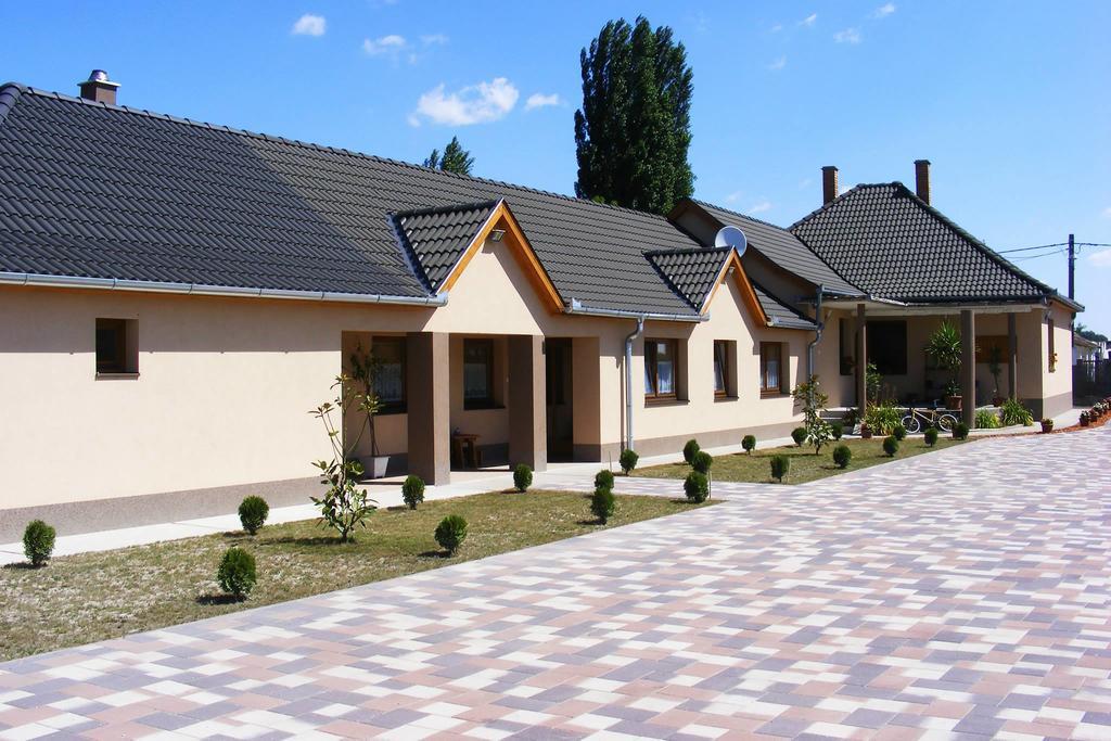 Szerencsecsillag Vendégház Kiskoros Esterno foto